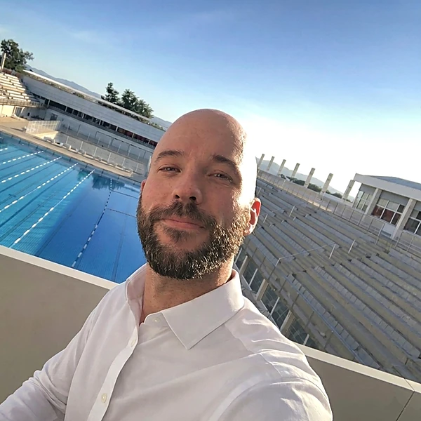 Sylvain - Approbierter Physiotherapeut und Gründer von myreviewabout.com